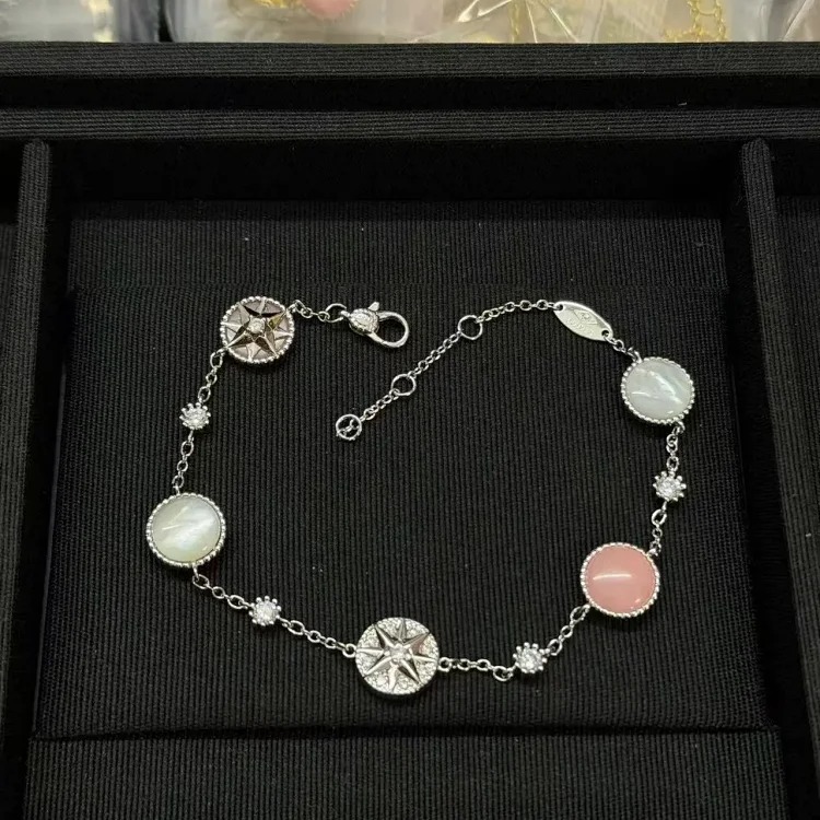 Light luxury of European and American retro classic little bee diamond bracelet/super !!