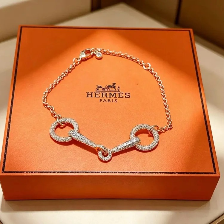 Light luxury of European and American retro classic little bee diamond bracelet/super !!