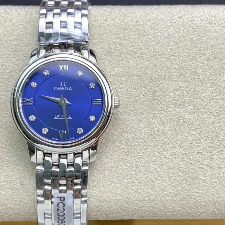 ￥600-700 Fashionable and versatile watch
