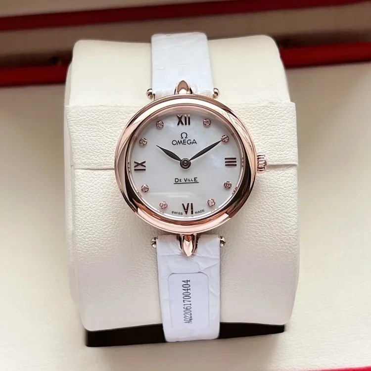￥600-700 Fashionable and versatile watch