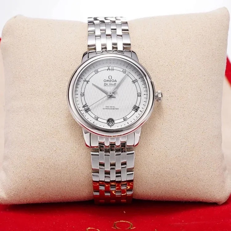 ￥600-700 Fashionable and versatile watch