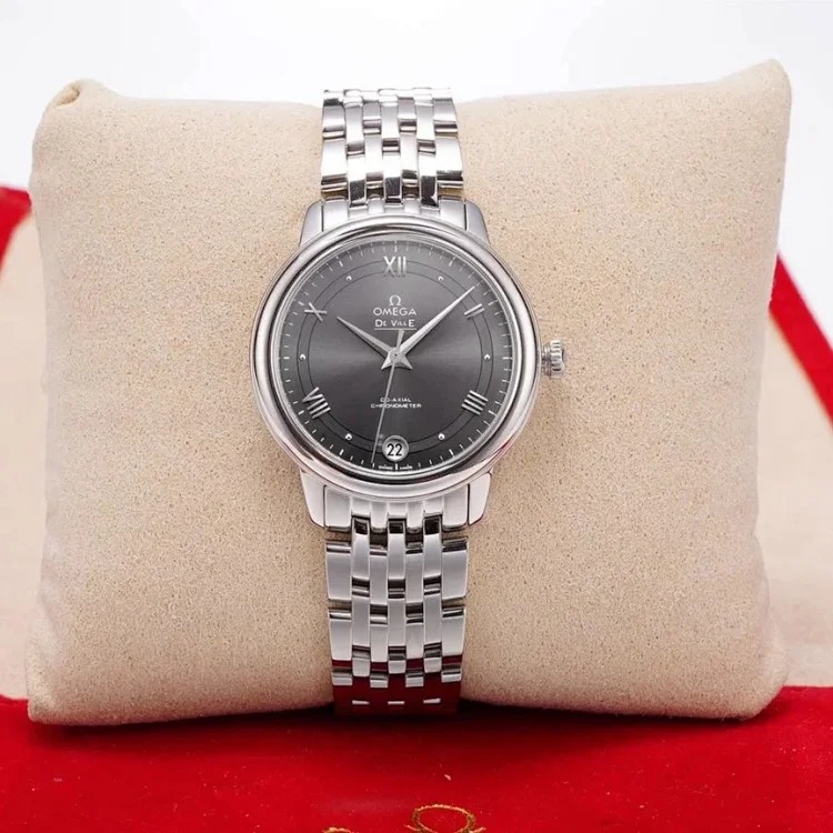 ￥600-700 Fashionable and versatile watch