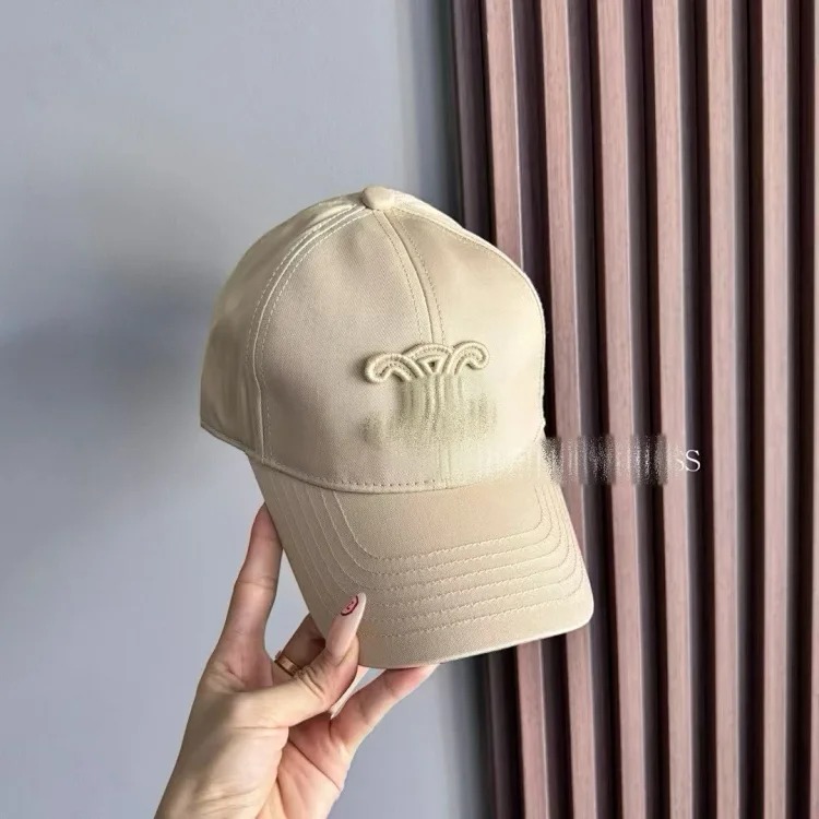 Super stylish and looks small! The hottest street trend baseball cap with letter embroidery, black and white sun visor