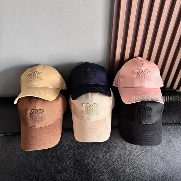 Super stylish and looks small! The hottest street trend baseball cap with letter embroidery, black and white sun visor