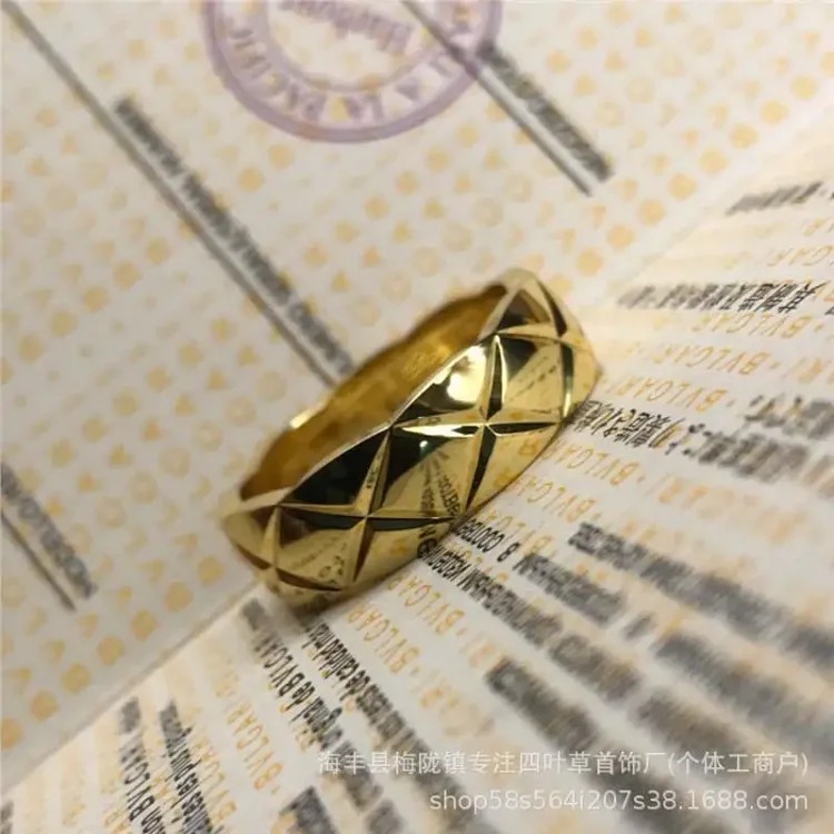 Xiaoxiang narrow wide ring plated with 18k gold coco rhombus diamond ring without diamonds CNC carved hand jewelry direct sales