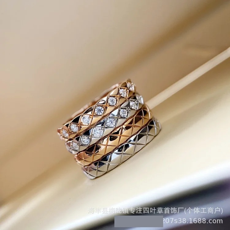 Xiaoxiang narrow wide ring plated with 18k gold coco rhombus diamond ring without diamonds CNC carved hand jewelry direct sales