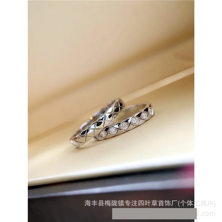 Xiaoxiang narrow wide ring plated with 18k gold coco rhombus diamond ring without diamonds CNC carved hand jewelry direct sales