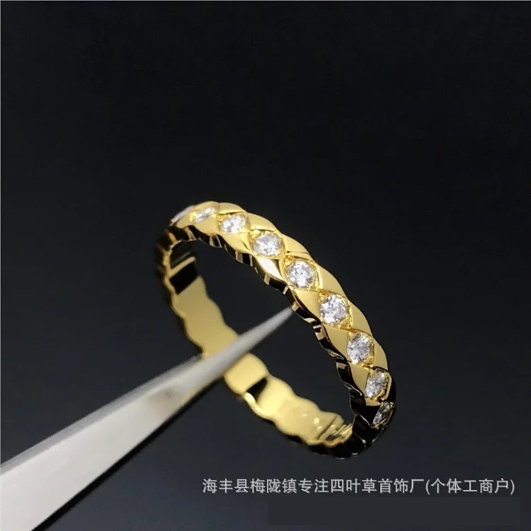 Xiaoxiang narrow wide ring plated with 18k gold coco rhombus diamond ring without diamonds CNC carved hand jewelry direct sales