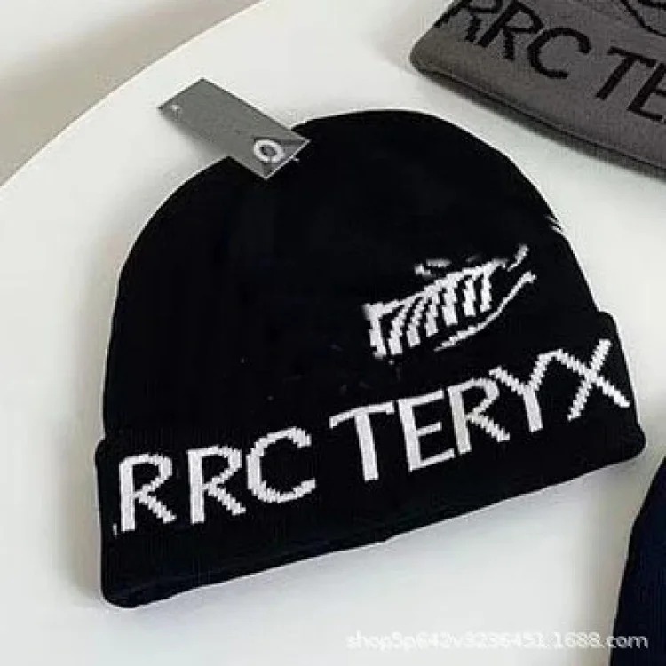 JS. Correct letters of European and American bird jacquard knitted hat ~ Versatile and warm large thickened woolen hat with personality, cold hat trend
