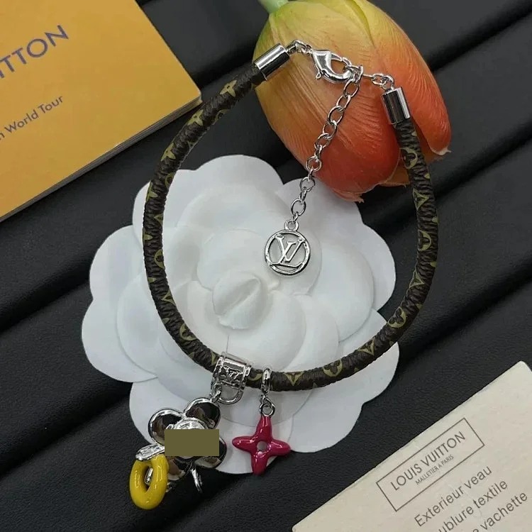 IV Hand jewelry