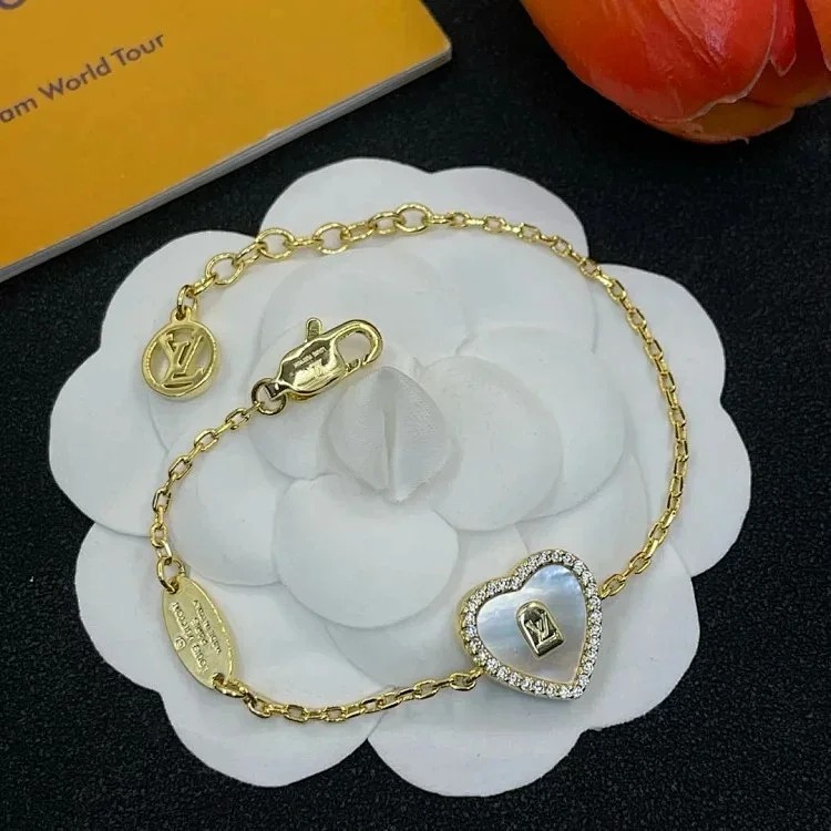 IV Hand jewelry