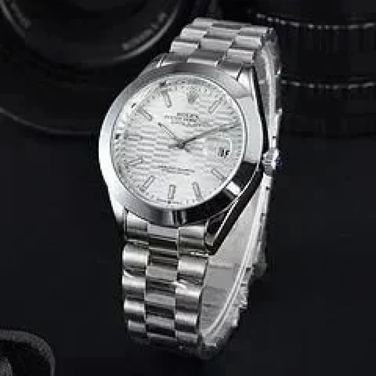 One watch, hundreds of attitudes (Rolex)