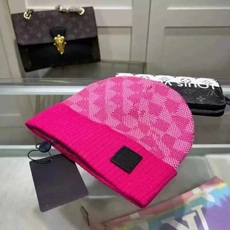 Special items of fashion hats are not returnable