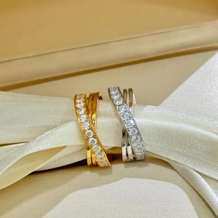 Classic versatile ring