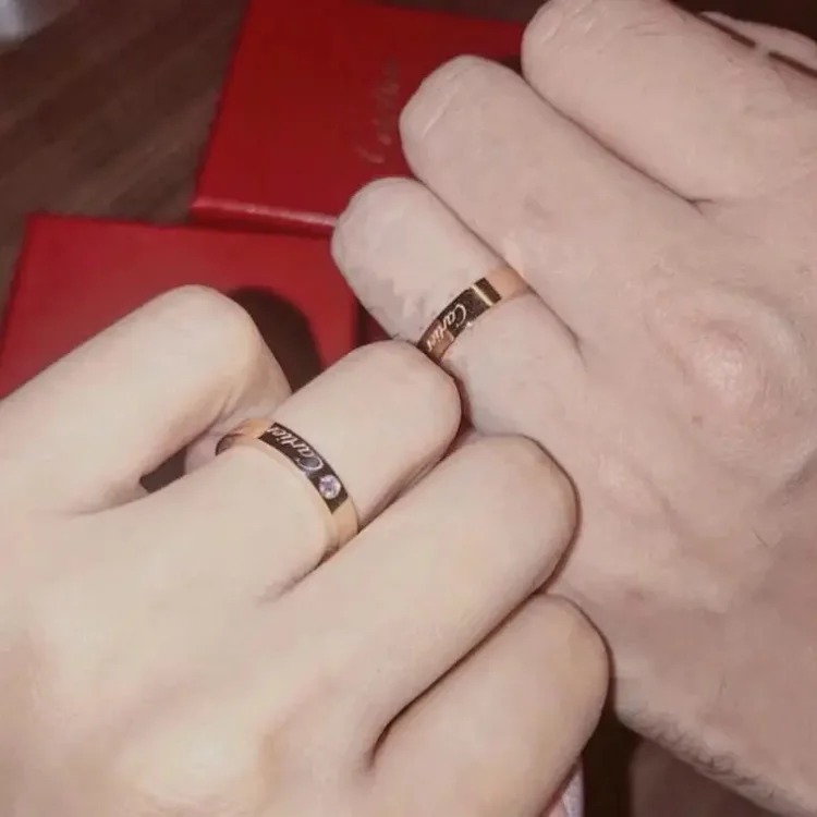 Classic versatile ring