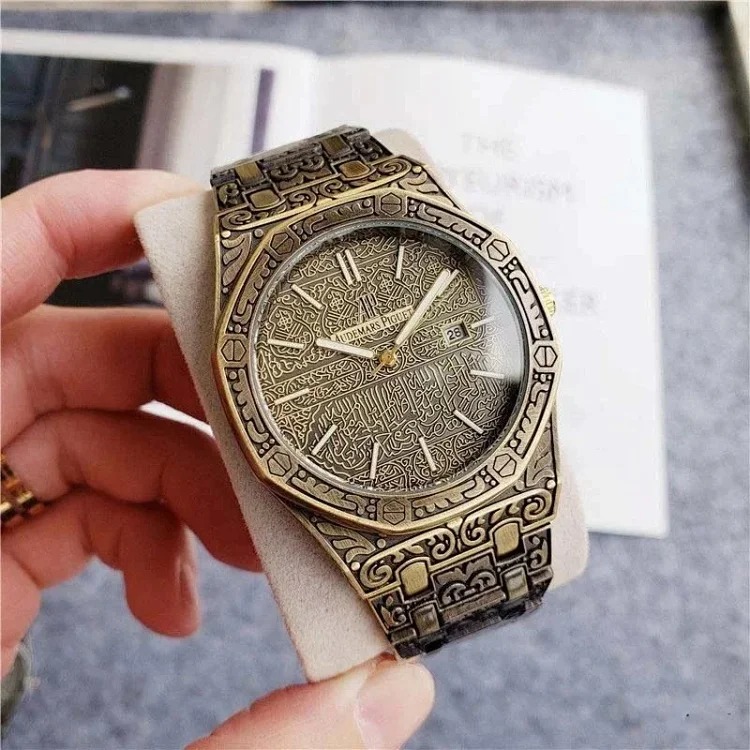 R-1 time flows in the watch, accurate at every moment, and keeps moving forward