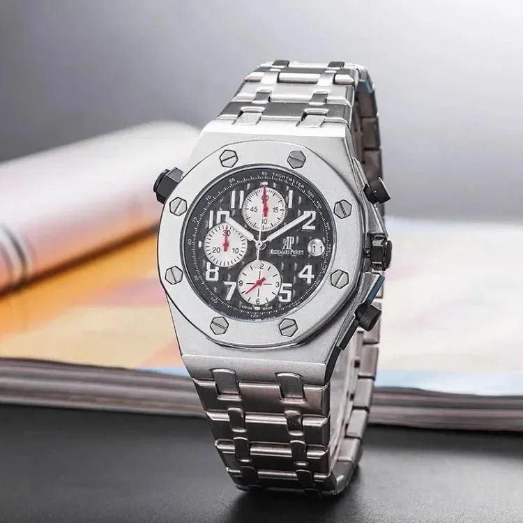 R-1 time flows in the watch, accurate at every moment, and keeps moving forward