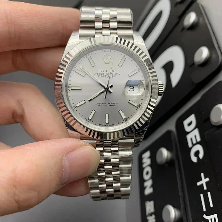 Watch LO01