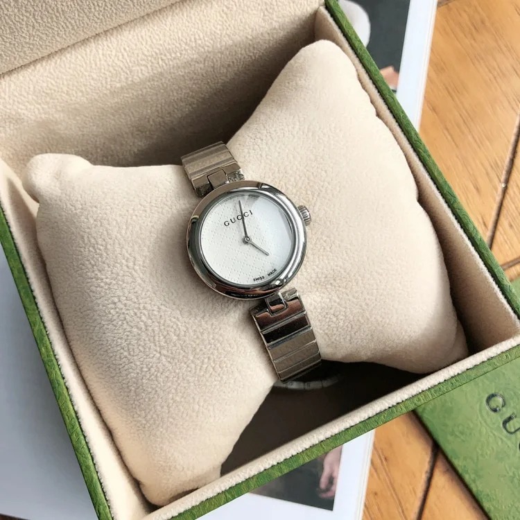 Original order, out of stock, original Swiss movement, bottom cover code and tag code are consistent! Guchi's popular advertising model women's watch, women's watch