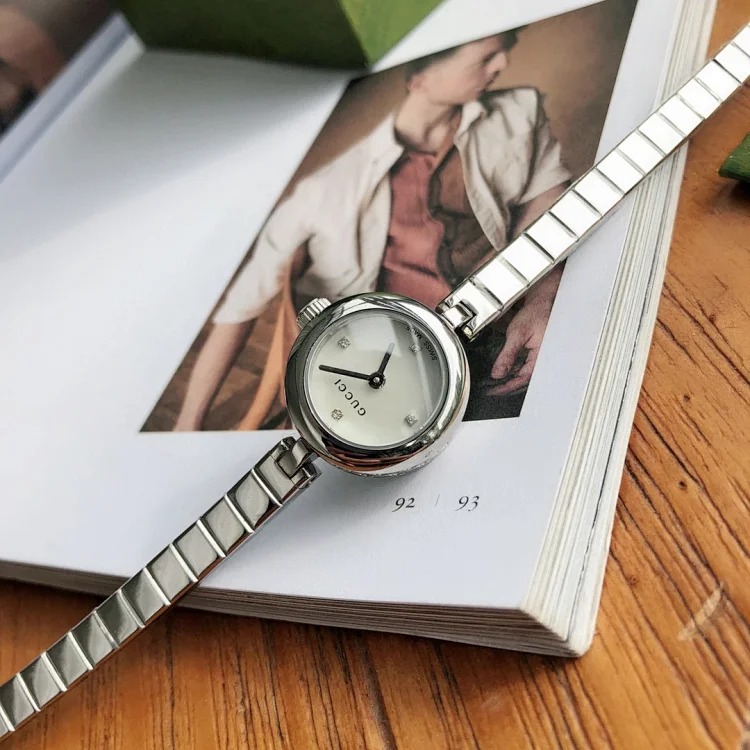 Original order, out of stock, original Swiss movement, bottom cover code and tag code are consistent! Guchi's popular advertising model women's watch, women's watch