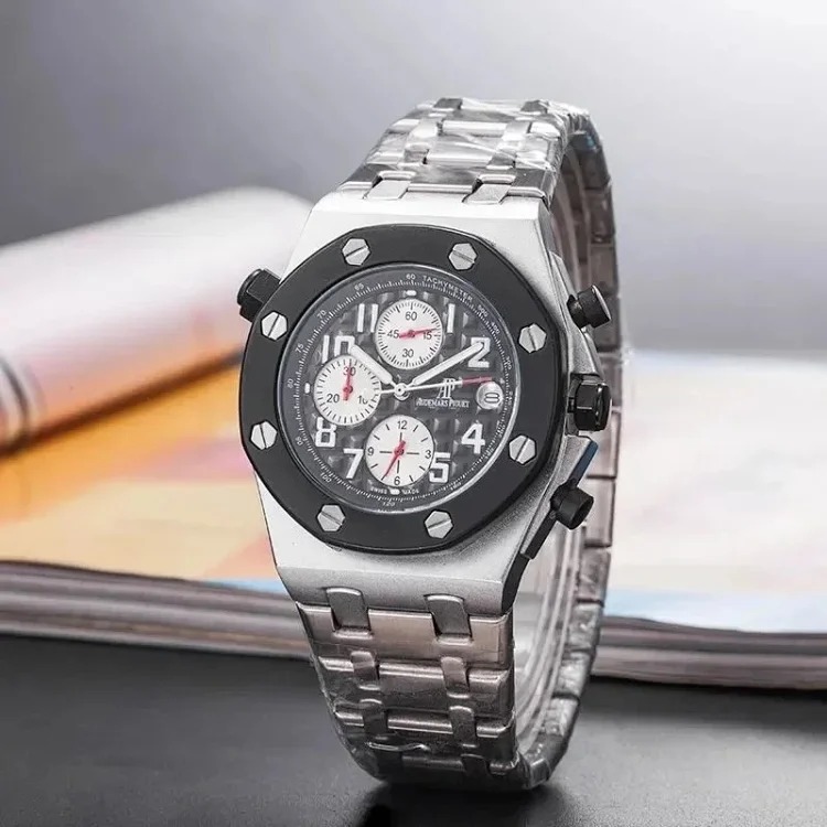 R-1 time flows in the watch, accurate at every moment, and keeps moving forward