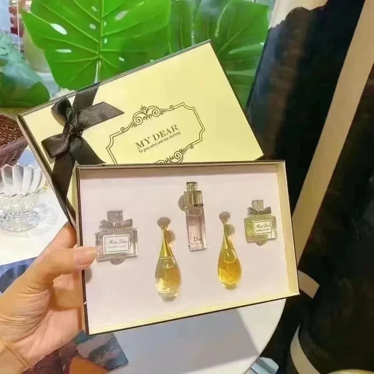 Fashionable and Popular Perfume Set (P-0103)