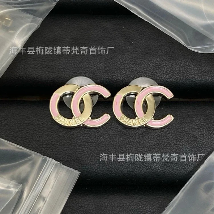 25c new high small fragrant style earrings for girls European and American double C retro small fragrant earrings ladies pearl earrings