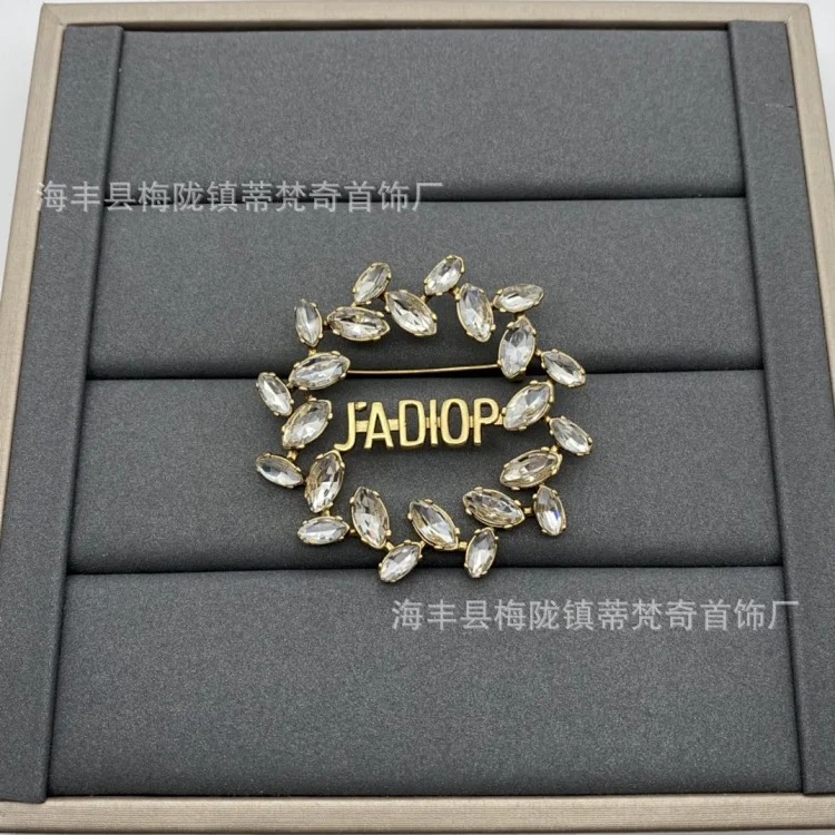 Dior Vintage Pearl Fashion Accessory